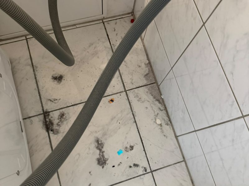 Vorher: Böden & Fliesen vor der Reinigung durch AYA in München