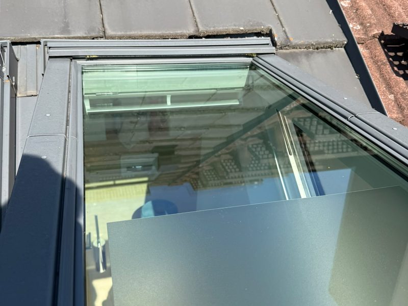 Nachher: Glas & Geländer nach der Reinigung durch AYA in München