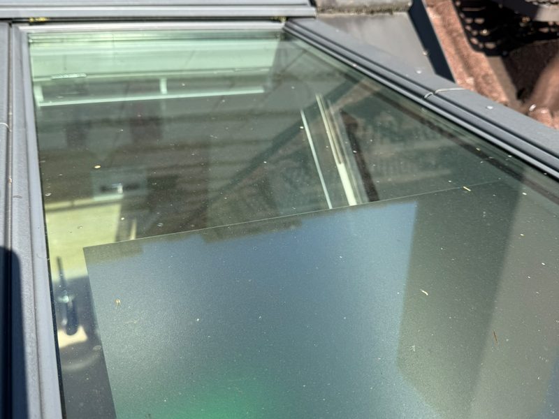 Vorher: Glas & Geländer vor der Reinigung durch AYA in München